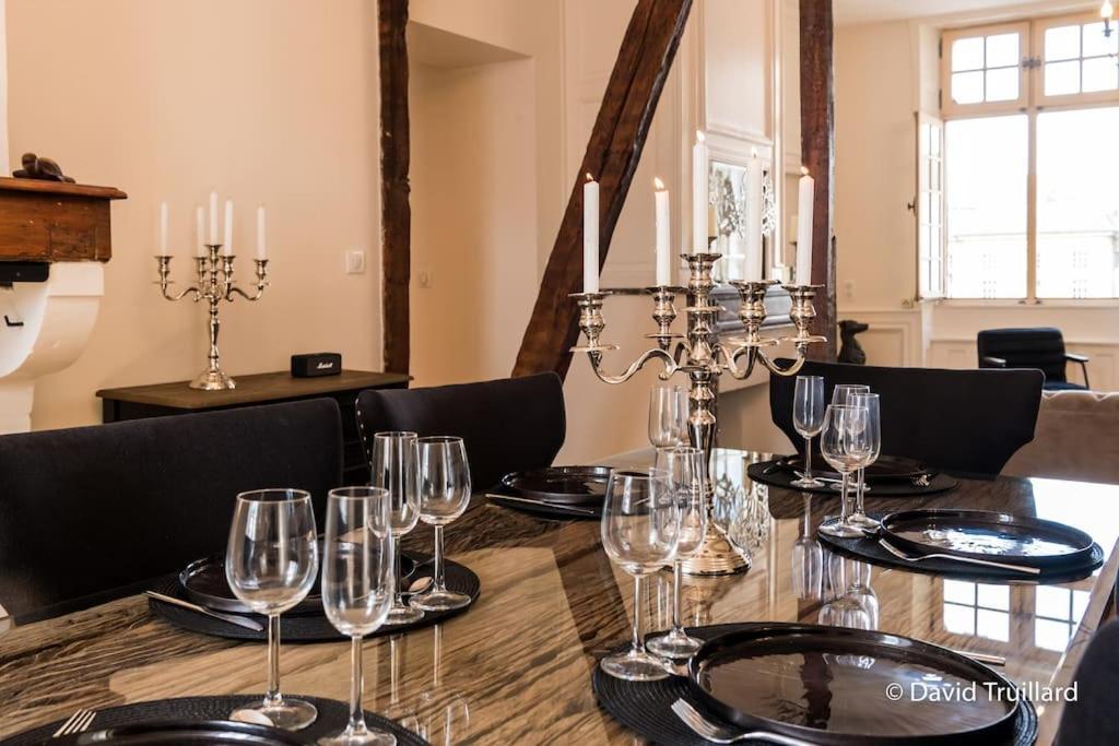 Suites Mana - Matahina Avec Vue Superbe Sur La Place Ducale Et Parking Prive Inclus Charleville-Mézières المظهر الخارجي الصورة
