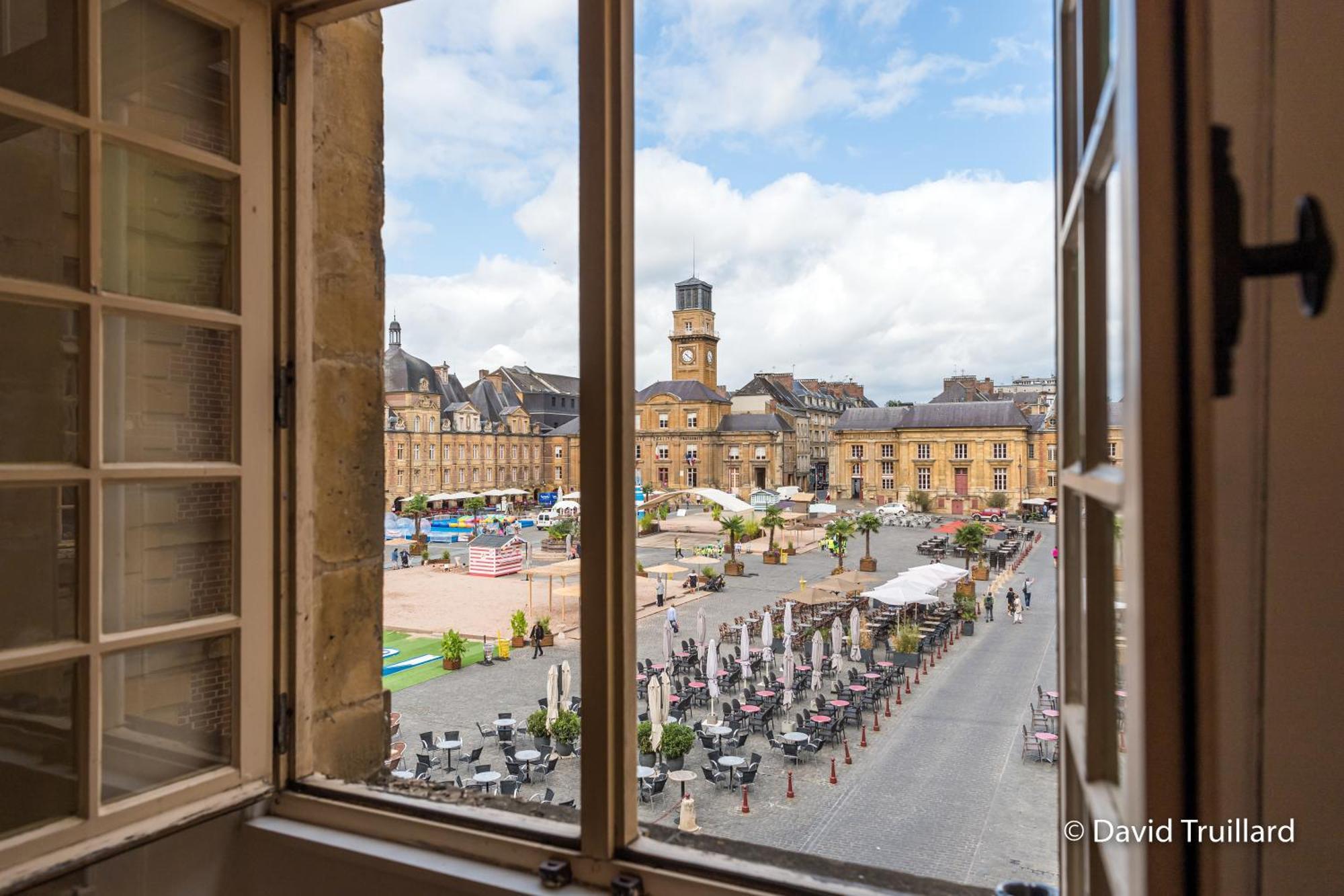 Suites Mana - Matahina Avec Vue Superbe Sur La Place Ducale Et Parking Prive Inclus Charleville-Mézières المظهر الخارجي الصورة