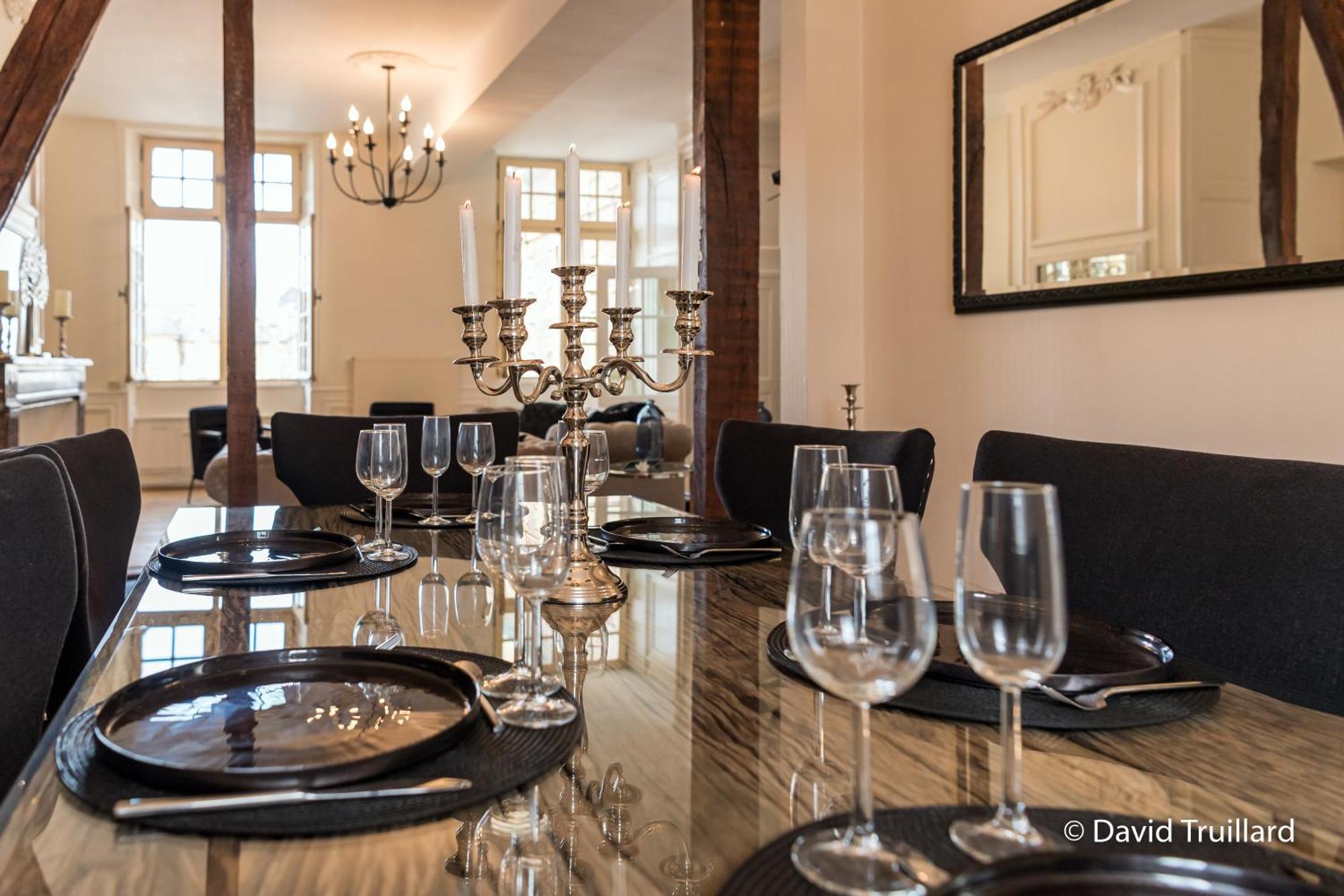 Suites Mana - Matahina Avec Vue Superbe Sur La Place Ducale Et Parking Prive Inclus Charleville-Mézières المظهر الخارجي الصورة