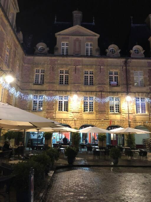Suites Mana - Matahina Avec Vue Superbe Sur La Place Ducale Et Parking Prive Inclus Charleville-Mézières المظهر الخارجي الصورة