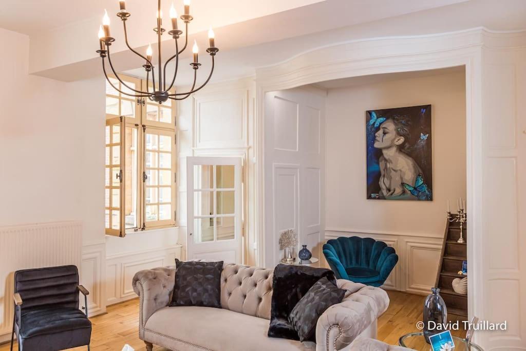 Suites Mana - Matahina Avec Vue Superbe Sur La Place Ducale Et Parking Prive Inclus Charleville-Mézières المظهر الخارجي الصورة
